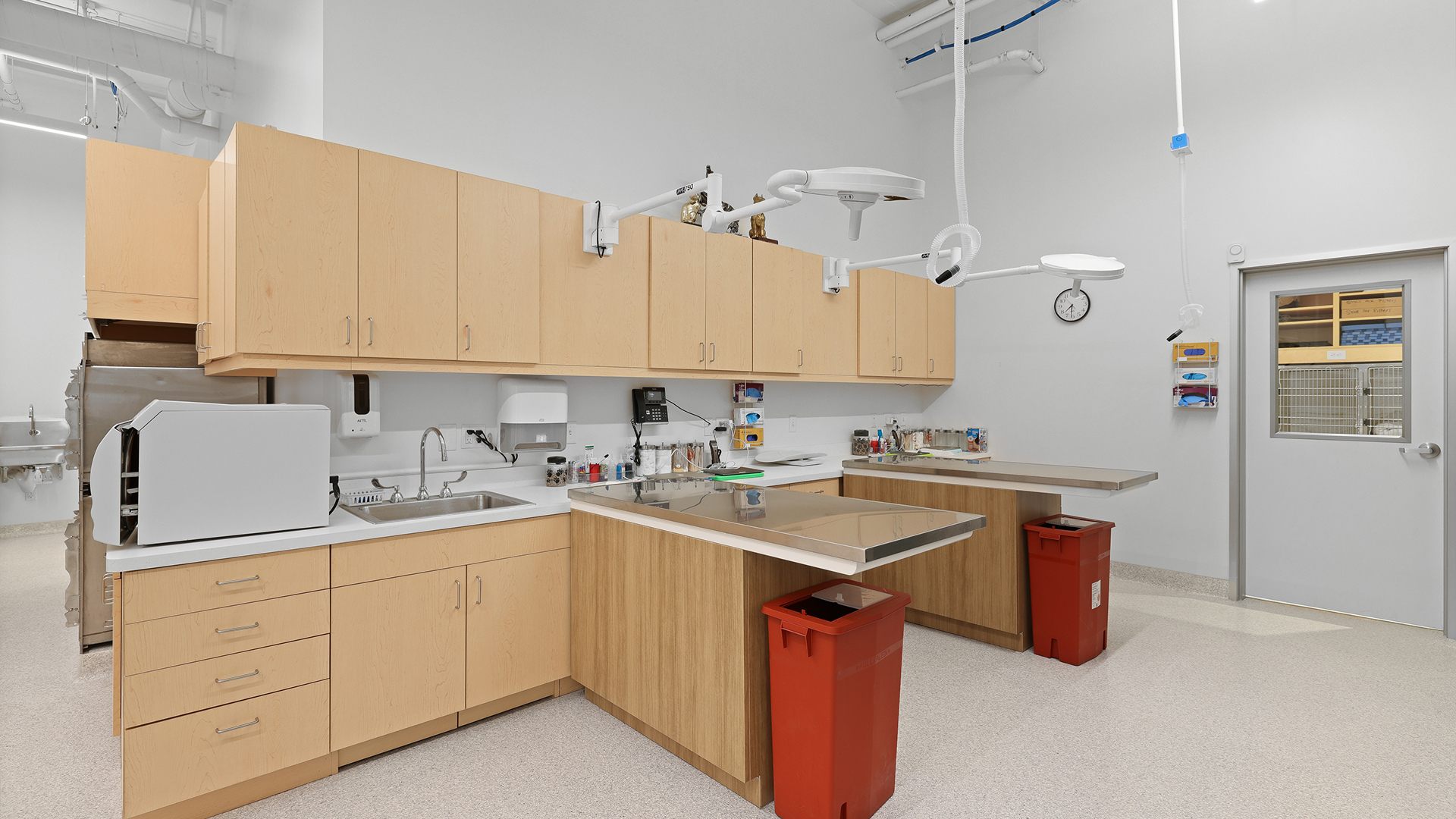 Curo Pet Care Woodland Hills High Res 6200 Variel Avenue