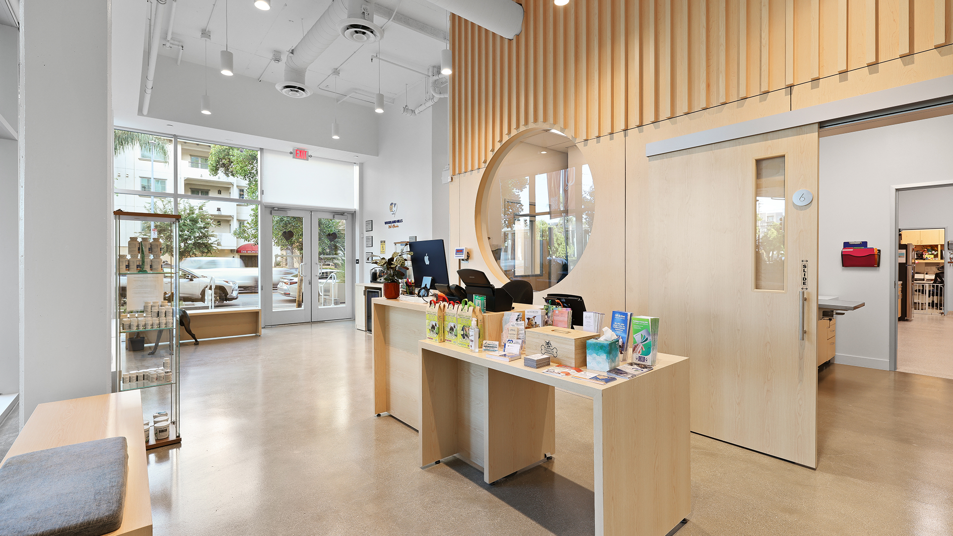 Curo Pet Care Woodland Hills High Res 6200 Variel Avenue